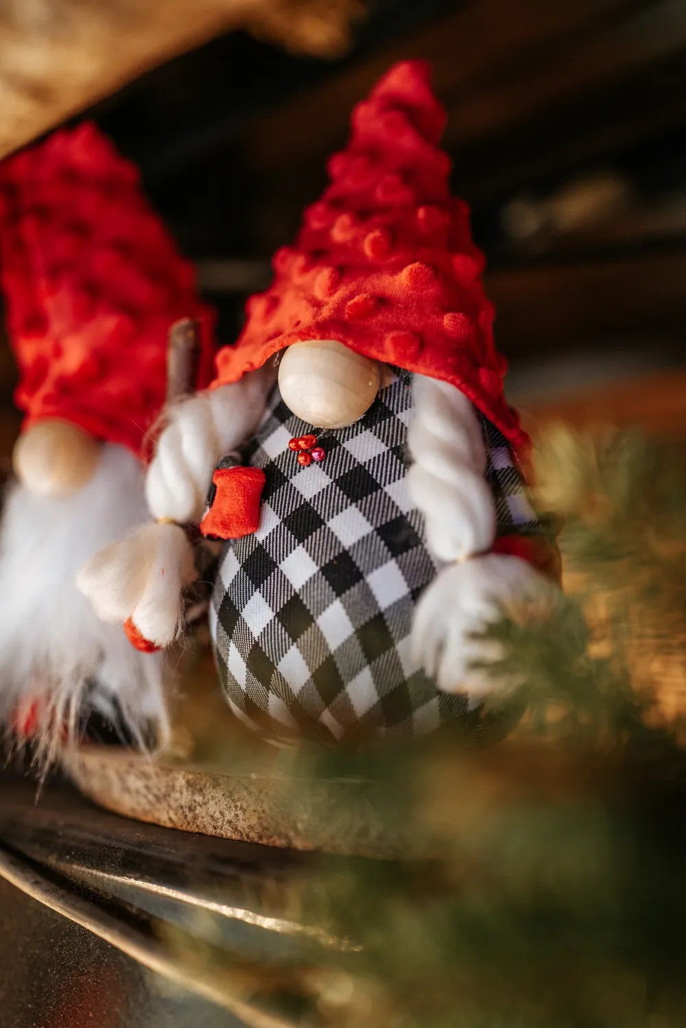 Gnomes de Noël en décoration sur le bar, marché de Noël de Bastogne