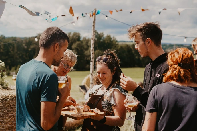 après-midi champêtre entre amis, grillade, guirlande guinguette, guirlande champêtre